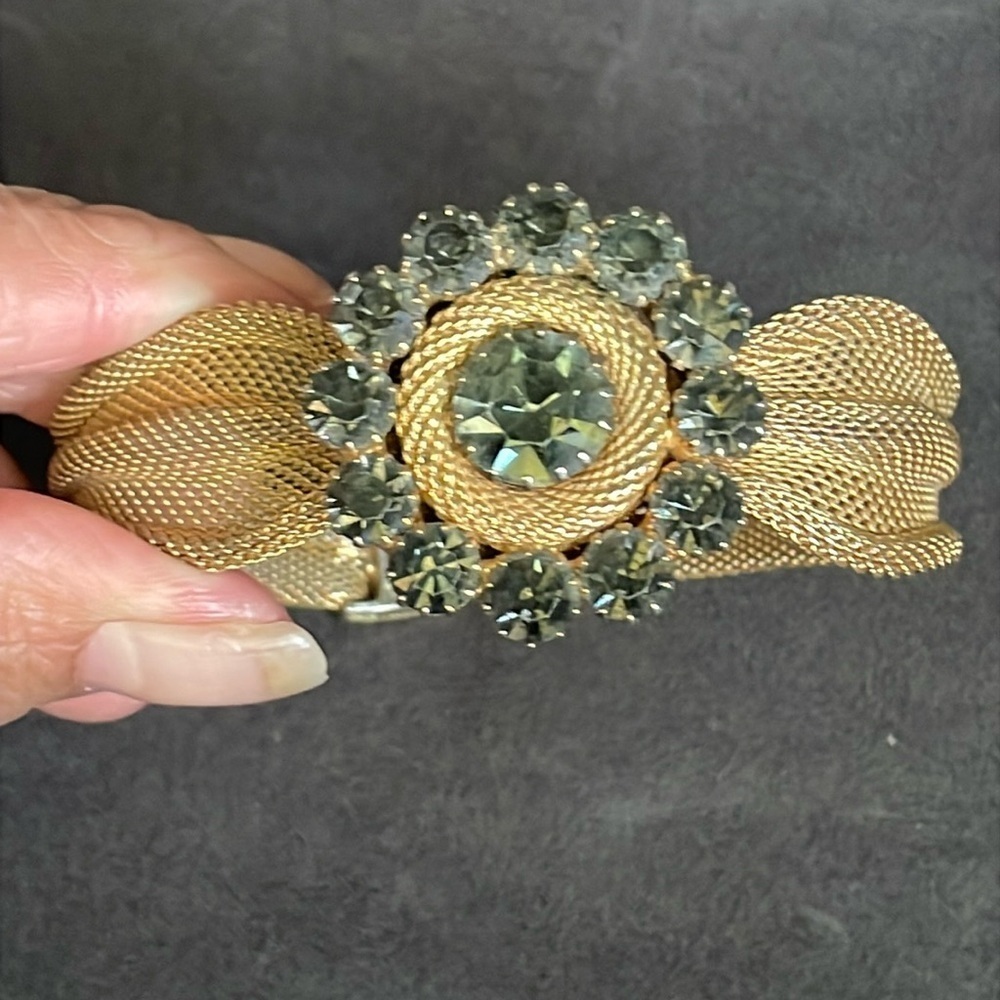 Vintage Gold tone woven Mesh Bracelet glass flower  Gem bracelet